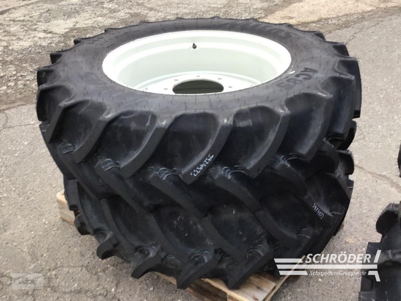 Zwillingsrad typu Mitas 2X 340/85 R28 / 2X 420/85 R38, Neumaschine v Penzlin (Obrázek 5)