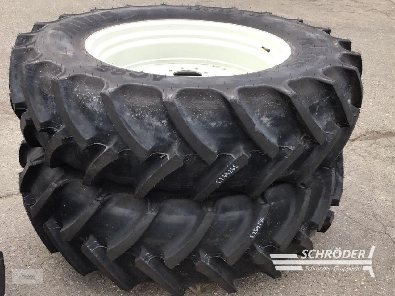 Zwillingsrad typu Mitas 2X 340/85 R28 / 2X 420/85 R38, Neumaschine v Penzlin (Obrázek 6)