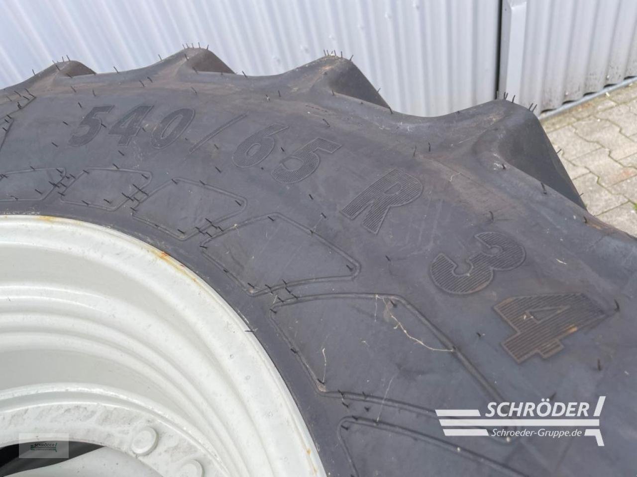 Zwillingsrad des Typs Mitas 2X 540/65 R34, Neumaschine in Wildeshausen (Bild 5)