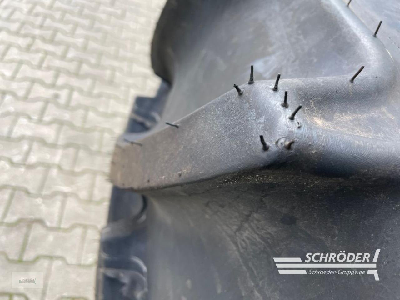 Zwillingsrad des Typs Mitas 2X 540/65 R34, Neumaschine in Wildeshausen (Bild 7)