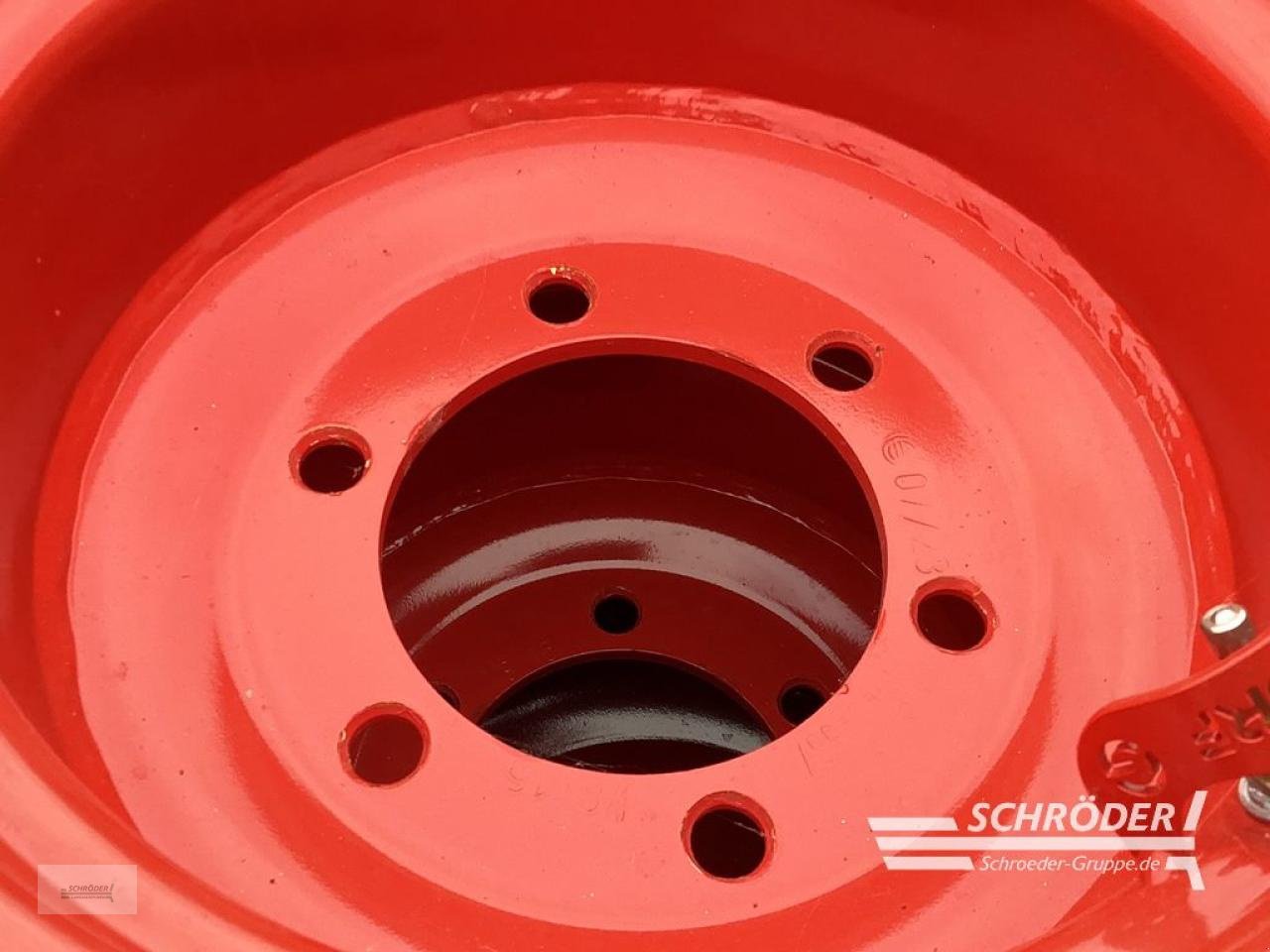 Zwillingsrad des Typs Nokian 250/75 R16 + 420/65 R24, Gebrauchtmaschine in Schwarmstedt (Bild 5)