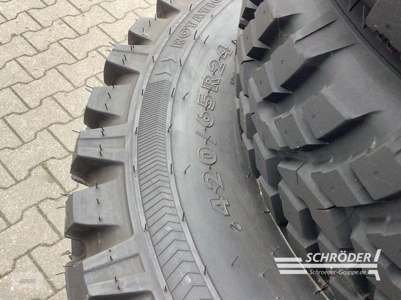 Zwillingsrad des Typs Nokian 250/75 R16 + 420/65 R24, Gebrauchtmaschine in Schwarmstedt (Bild 6)