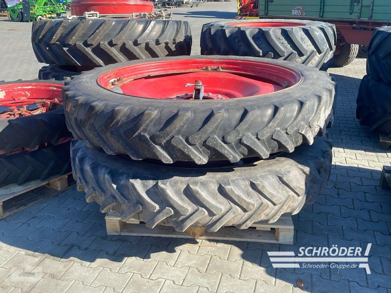 Zwillingsrad des Typs Sonstige 12.4 R 52, Gebrauchtmaschine in Westerstede (Bild 1)