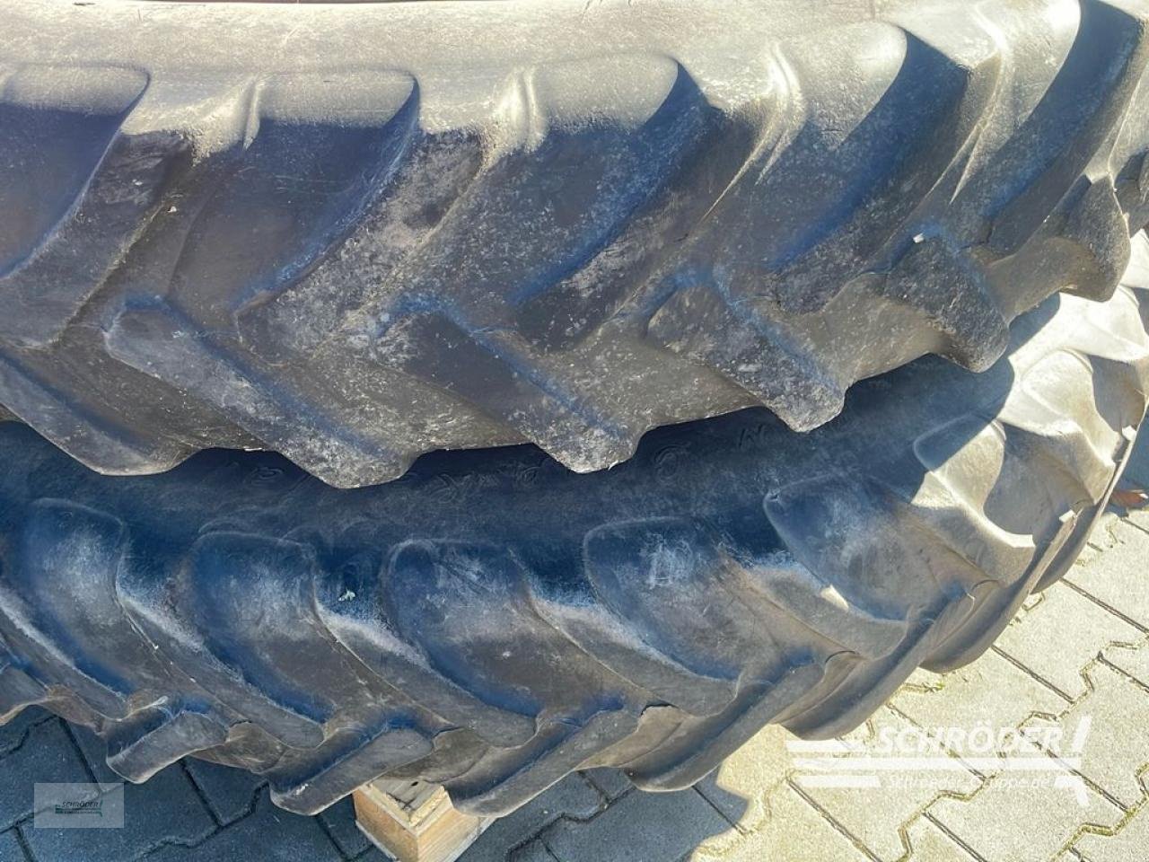 Zwillingsrad des Typs Sonstige 12.4 R 52, Gebrauchtmaschine in Westerstede (Bild 4)