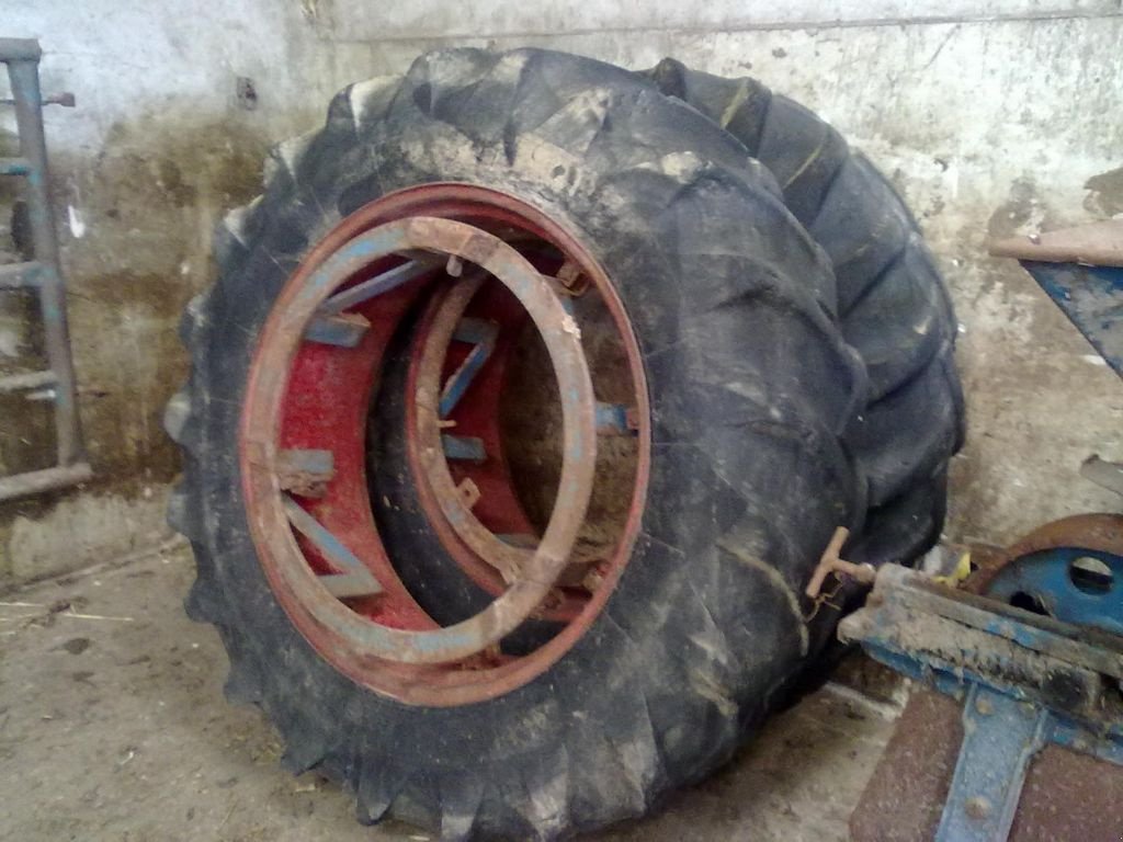 Zwillingsrad des Typs Sonstige 16 9 R 38, Gebrauchtmaschine in CHAILLOUÉ (Bild 1)