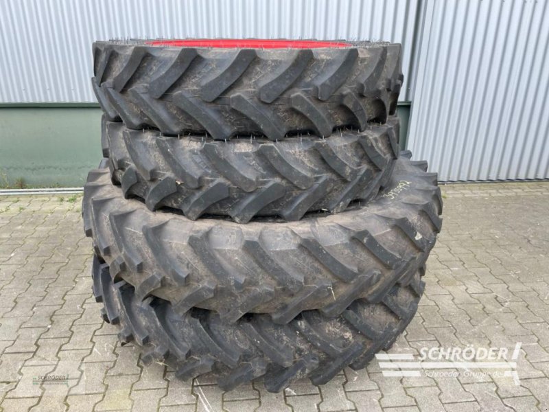 Zwillingsrad of the type Sonstige 380/90 R46 - 320/85 R36, Neumaschine in Wildeshausen (Picture 1)