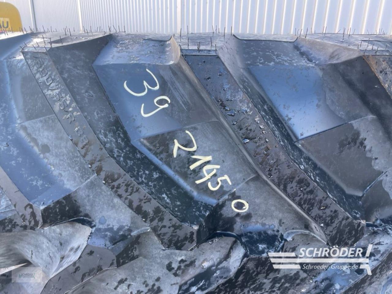 Zwillingsrad des Typs Trelleborg 2X 600/65 R38, Neumaschine in Wildeshausen (Bild 6)