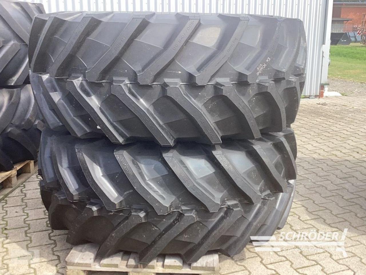 Zwillingsrad des Typs Trelleborg 2X 600/70 R30, Neumaschine in Norden (Bild 1)