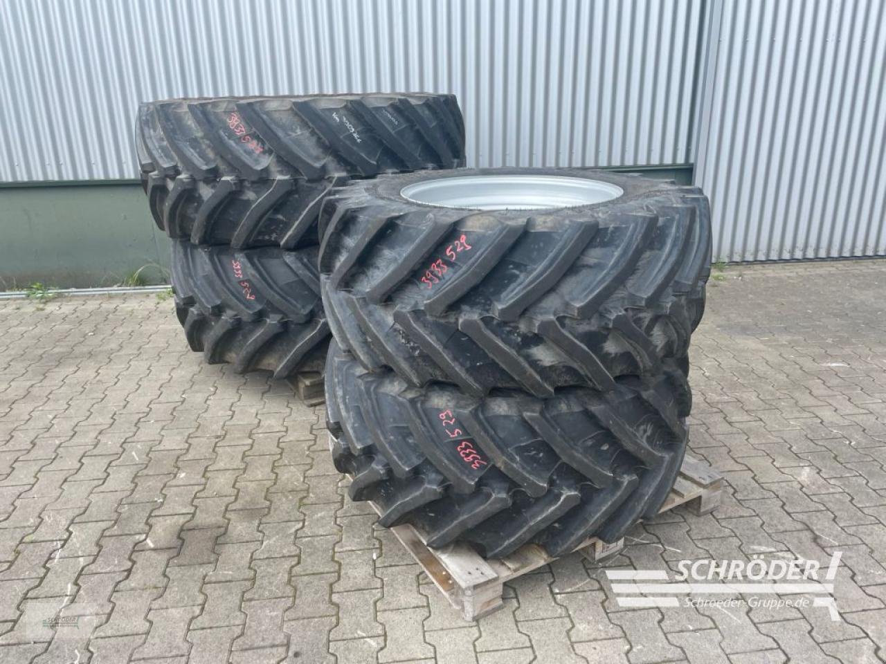 Zwillingsrad des Typs Trelleborg 520/60R28 + 650/60R38 KOMPLETTRÄDER TB, Gebrauchtmaschine in Wildeshausen (Bild 1)