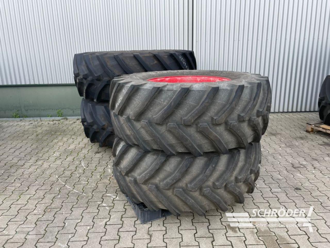 Zwillingsrad des Typs Trelleborg 600/70 R34 + 710/75 R42, Gebrauchtmaschine in Wildeshausen (Bild 1)