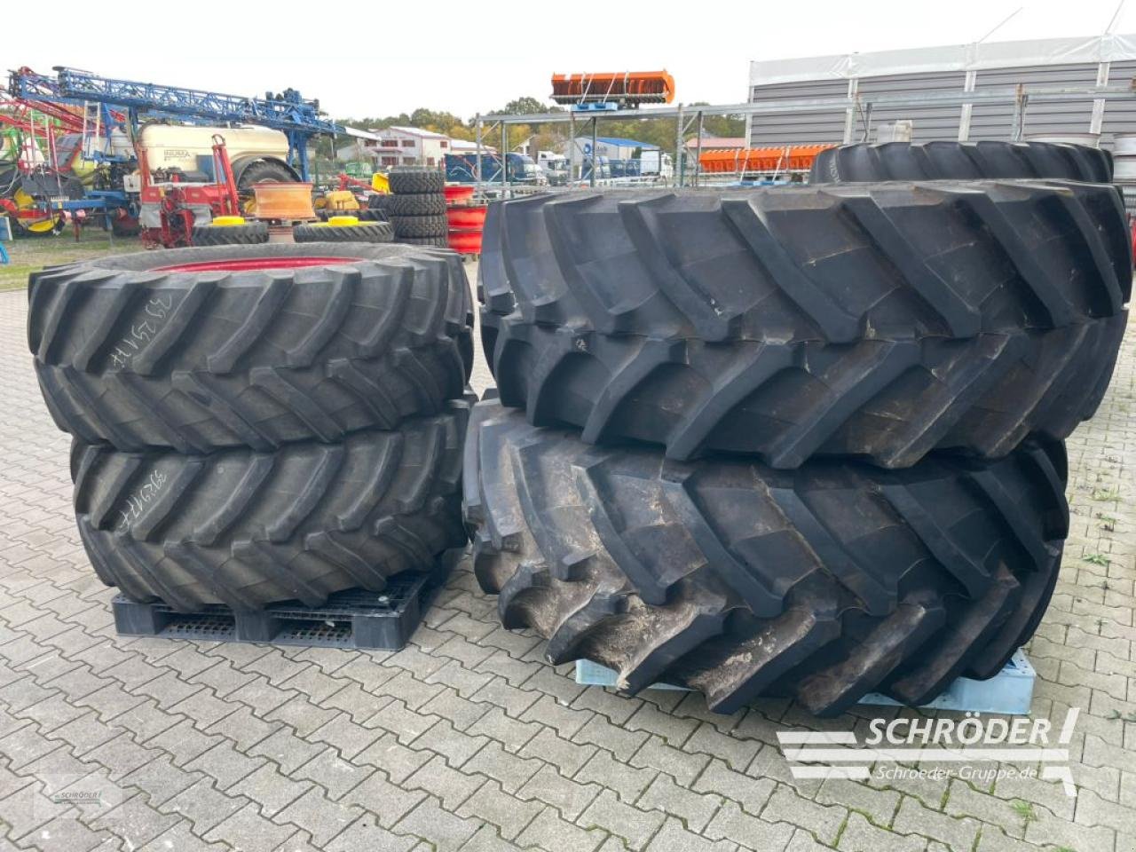 Zwillingsrad des Typs Trelleborg 600/70 R34 + 710/75 R42, Gebrauchtmaschine in Wildeshausen (Bild 4)