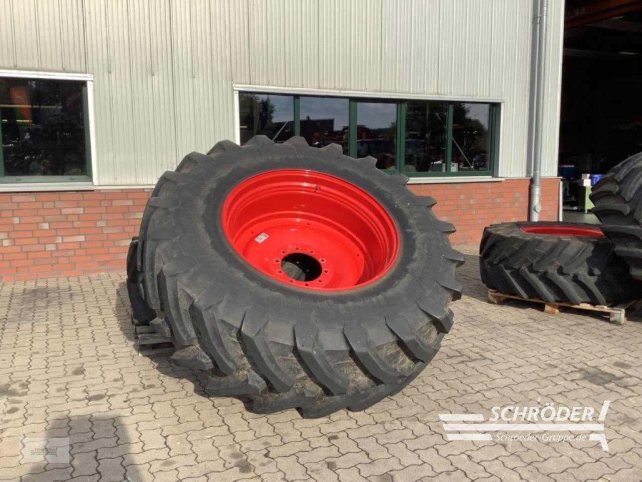 Zwillingsrad des Typs Trelleborg VF 600/70 R30 + VF 650/75 R42, Gebrauchtmaschine in Wildeshausen (Bild 2)