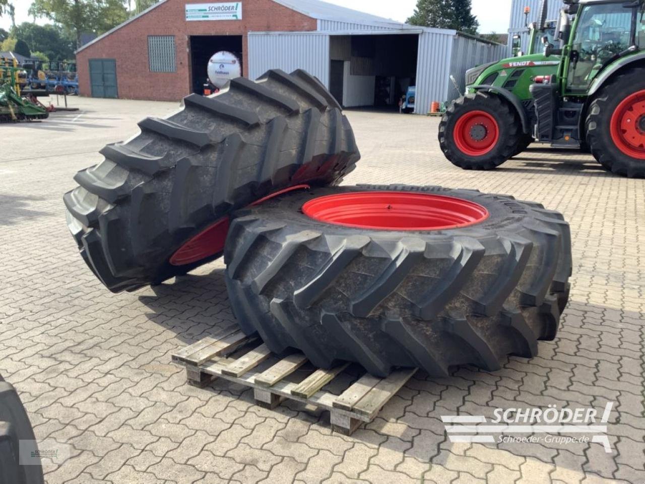 Zwillingsrad des Typs Trelleborg VF 600/70 R30 + VF 650/75 R42, Gebrauchtmaschine in Wildeshausen (Bild 4)