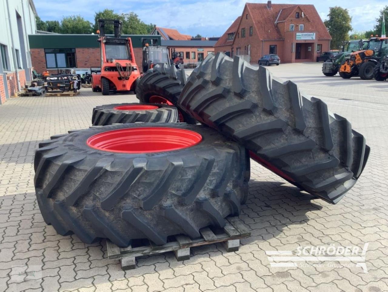 Zwillingsrad des Typs Trelleborg VF 600/70 R30 + VF 650/75 R42, Gebrauchtmaschine in Wildeshausen (Bild 5)