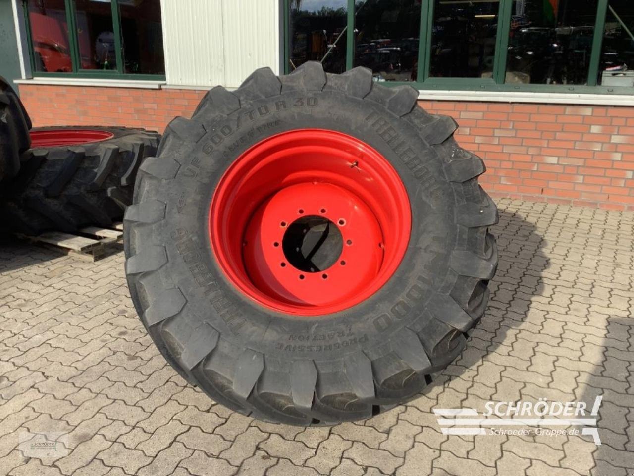 Zwillingsrad des Typs Trelleborg VF 600/70 R30 + VF 650/75 R42, Gebrauchtmaschine in Wildeshausen (Bild 8)