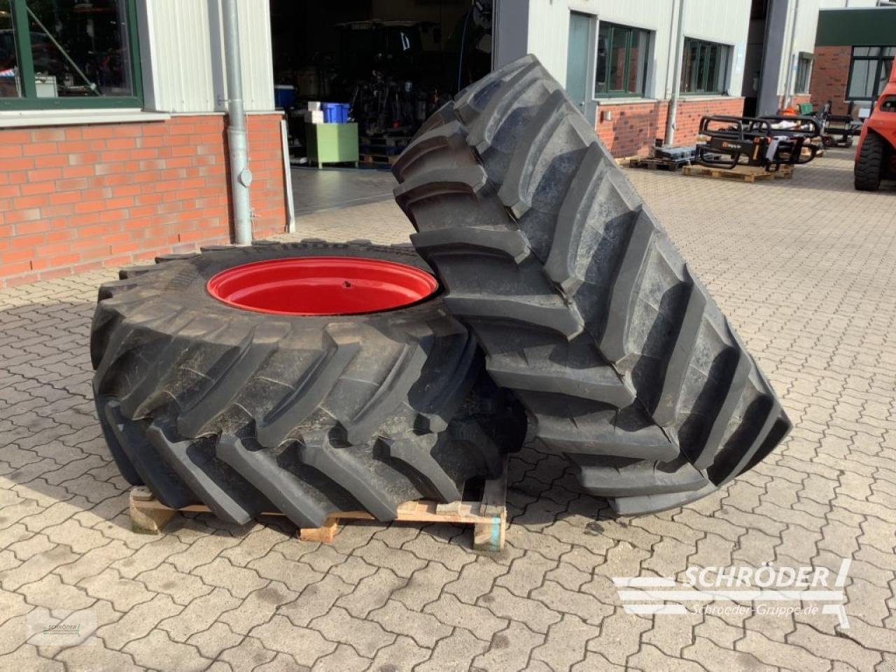 Zwillingsrad des Typs Trelleborg VF 600/70 R30 + VF 650/75 R42, Gebrauchtmaschine in Wildeshausen (Bild 9)