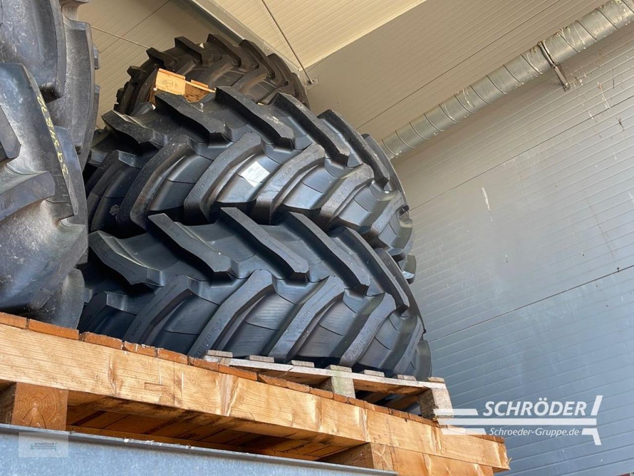 Zwillingsrad of the type Trelleborg VF 710/70 R42, Neumaschine in Lastrup (Picture 1)