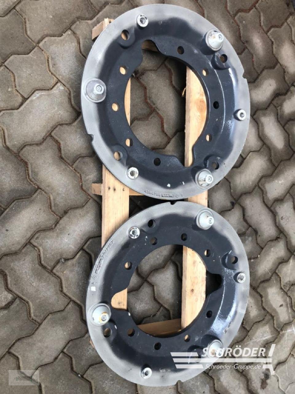 Zwillingsrad des Typs Valtra ADAPTERPLATTE RADGEWICHTE, Gebrauchtmaschine in Ahlerstedt (Bild 1)