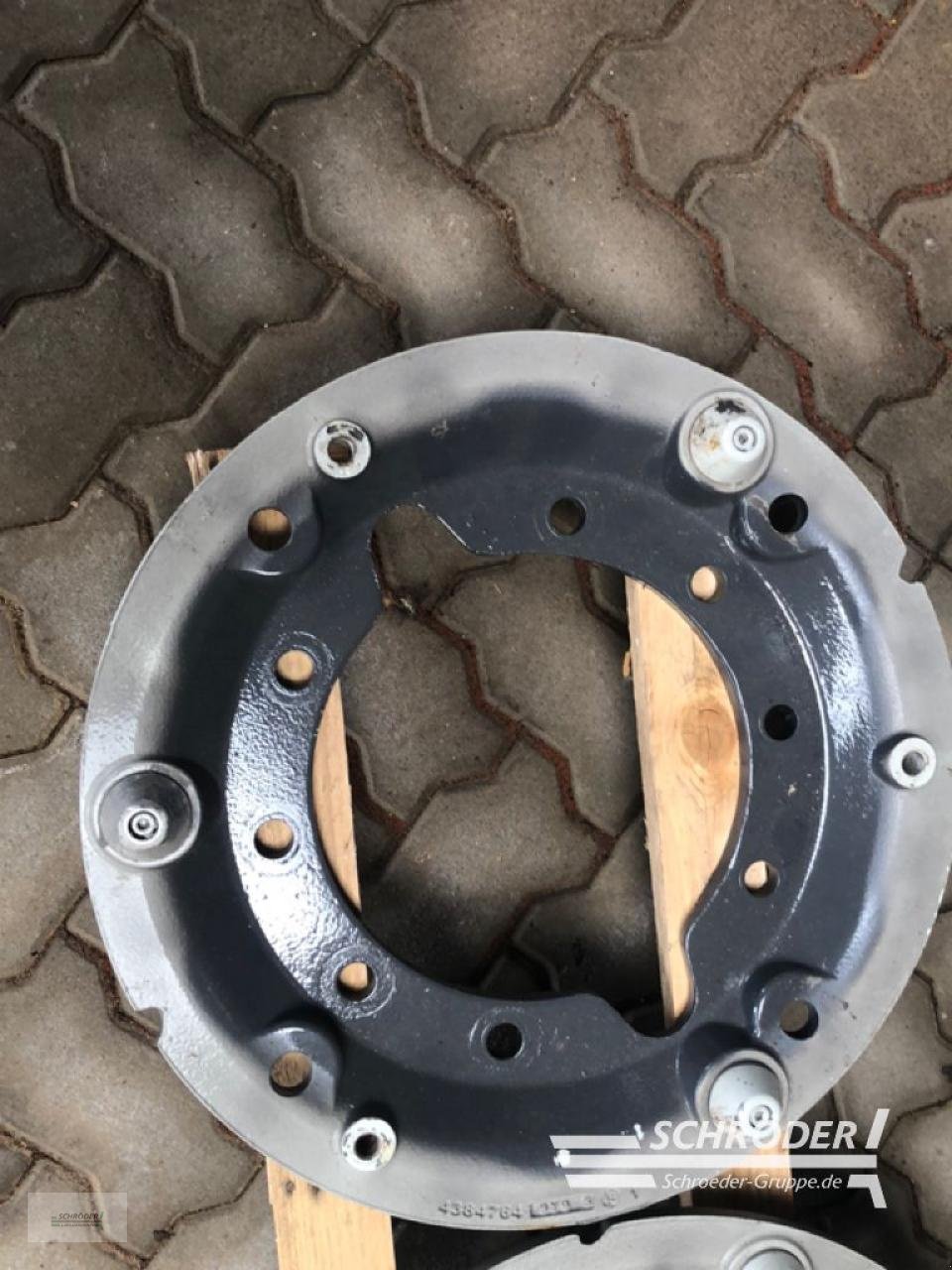 Zwillingsrad des Typs Valtra ADAPTERPLATTE RADGEWICHTE, Gebrauchtmaschine in Ahlerstedt (Bild 2)