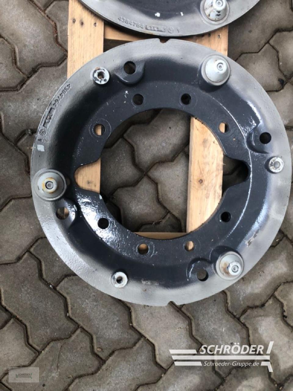 Zwillingsrad des Typs Valtra ADAPTERPLATTE RADGEWICHTE, Gebrauchtmaschine in Ahlerstedt (Bild 3)