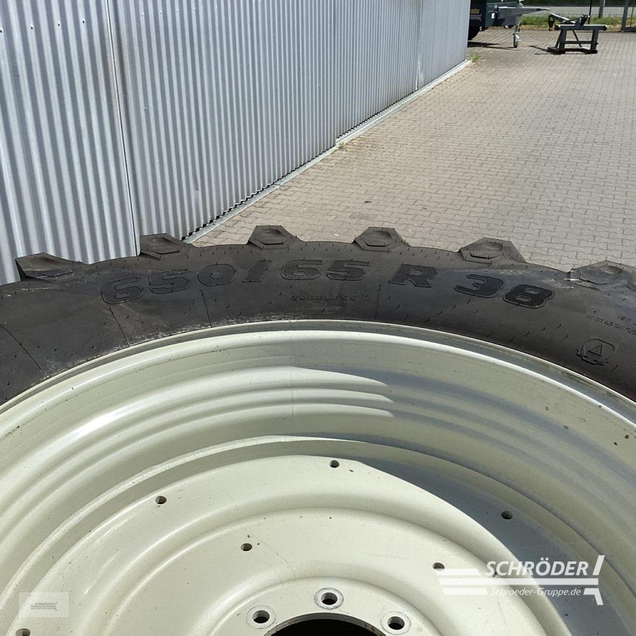 Zwillingsrad типа Valtra KOMPLETTRÄDER 540/65 R28 + 650/65 R38 TB, Gebrauchtmaschine в Schwarmstedt (Фотография 3)