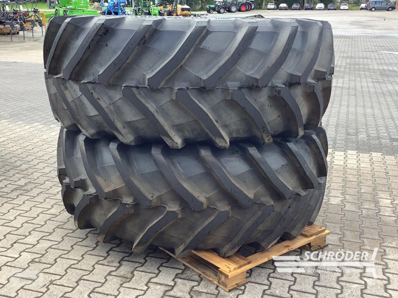 Zwillingsrad des Typs Valtra TRELLEBORG 600/70 R28 + 710/70 R42, Gebrauchtmaschine in Lastrup (Bild 3)