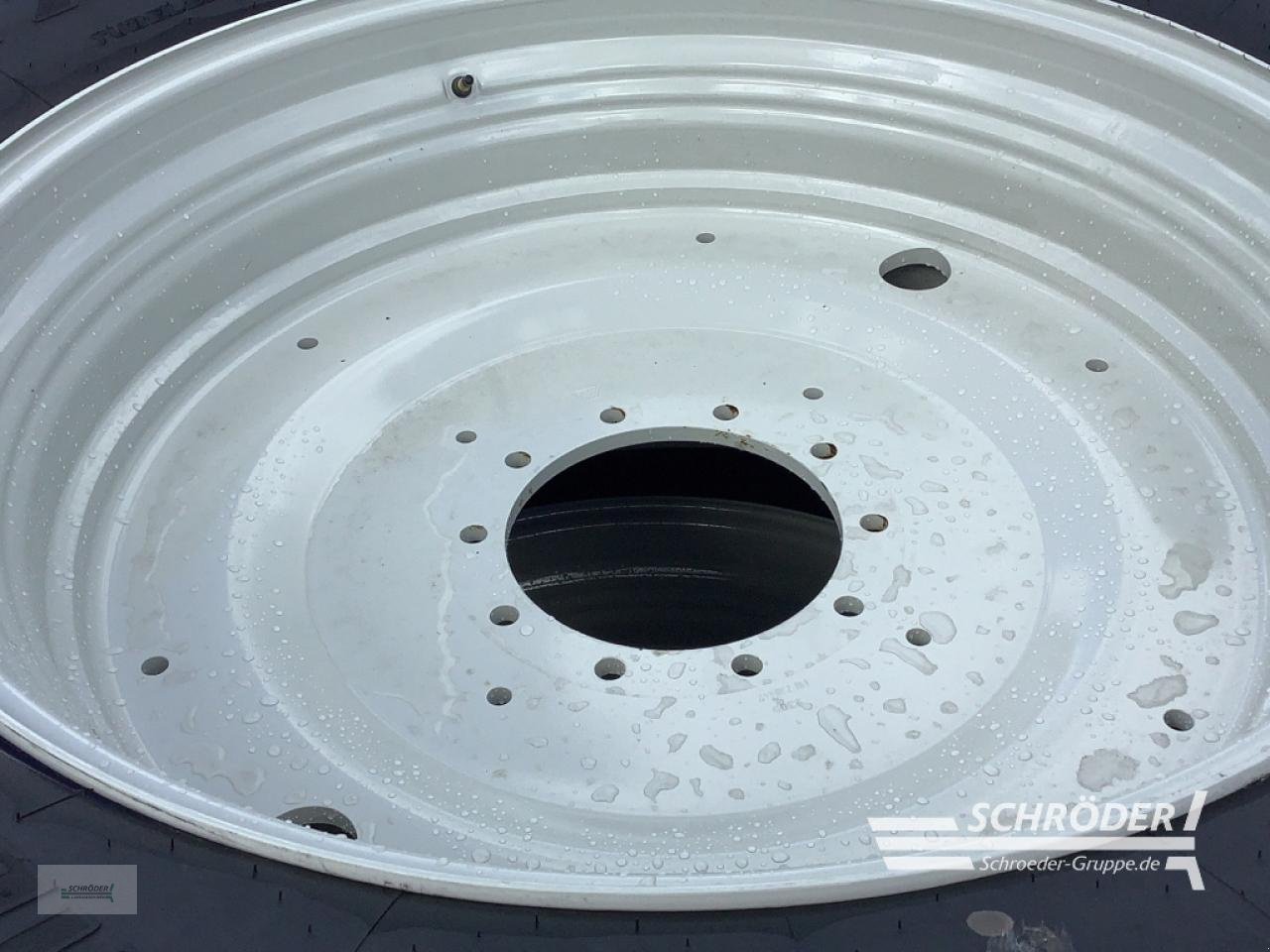 Zwillingsrad des Typs Valtra TRELLEBORG 600/70 R28 + 710/70 R42, Gebrauchtmaschine in Lastrup (Bild 4)