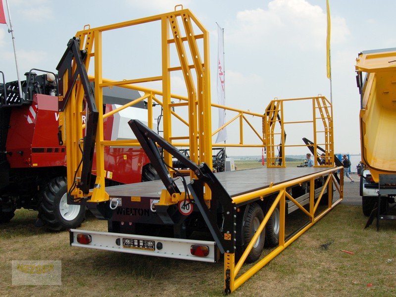 Ballensammelwagen du type WIELTON Ballenwagen mit hydraulischer Seitenwand - Ballenanhänger, Neumaschine en Ditzingen (Photo 3)