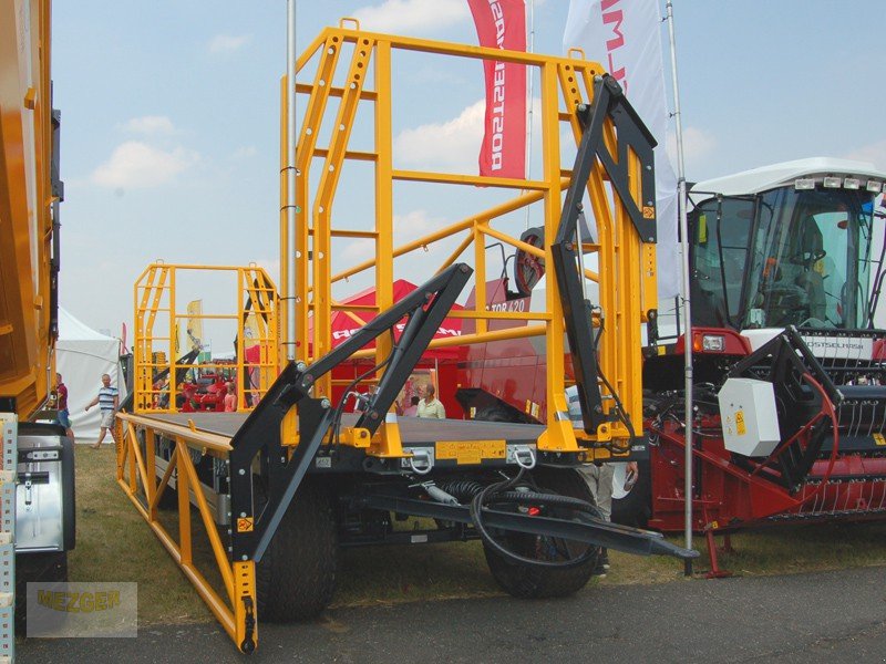 Ballensammelwagen du type WIELTON Ballenwagen mit hydraulischer Seitenwand - Ballenanhänger, Neumaschine en Ditzingen (Photo 6)
