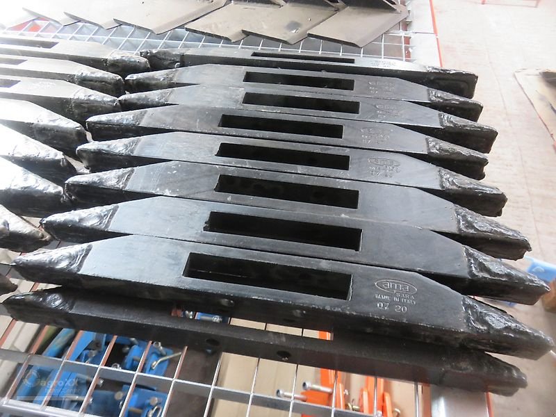 Tiefenlockerer of the type AgroXX Meißelspitze --CARBID--Plasmabeschichtet-- 60x40x590--80mm Abstand--passt für: agroXX, Quivogne, Rabe, Saphir, Mandam, Bremer--, Neumaschine in Ennigerloh (Picture 3)