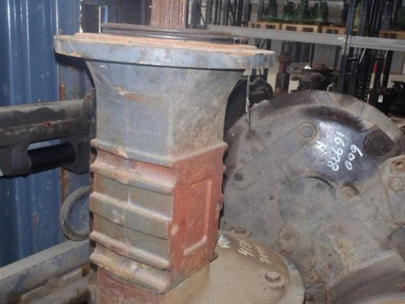 Sonstiges Traktorzubehör del tipo New Holland 4135 bagaksel V / Rear axle L, Gebrauchtmaschine en Viborg (Imagen 1)