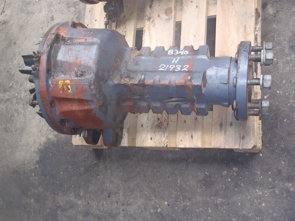 Sonstiges Traktorzubehör типа New Holland 8340 Bagaksel H / Rear axle R, Gebrauchtmaschine в Viborg (Фотография 1)