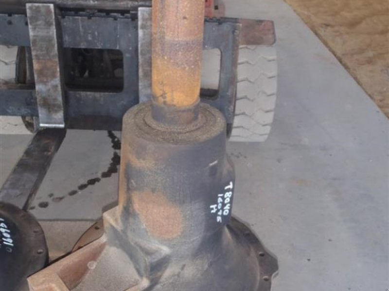 Sonstiges Traktorzubehör typu New Holland T8040 Bagaksel H / Rear axle R, Gebrauchtmaschine v Viborg (Obrázek 1)