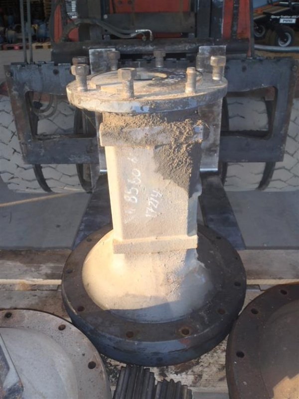 Sonstiges Traktorzubehör typu New Holland 8560 Bagaksel H / Rear axle R, Gebrauchtmaschine v Viborg (Obrázek 1)