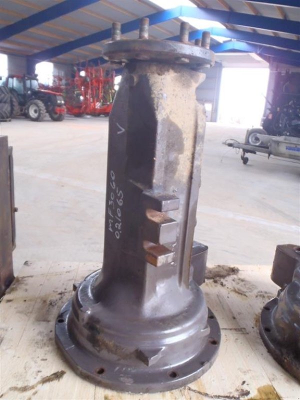 Sonstiges Traktorzubehör типа Massey Ferguson 3060 Bagaksel V / Rear axle L, Gebrauchtmaschine в Viborg (Фотография 1)