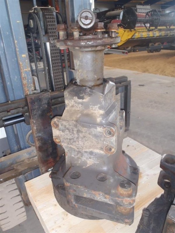 Sonstiges Traktorzubehör типа Massey Ferguson 3635 Bagaksel V/Rear axle L, Gebrauchtmaschine в Viborg (Фотография 1)