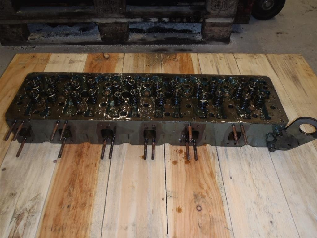 Sonstiges Traktorzubehör типа Doosan DL 250 Topstykke / Cylinder Head, Gebrauchtmaschine в Viborg (Фотография 1)