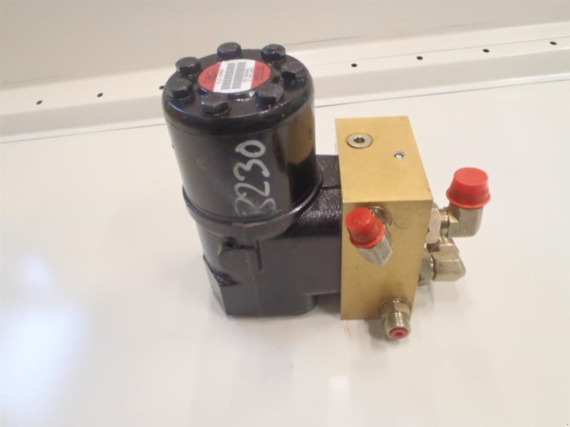 Sonstiges Traktorzubehör Türe ait John Deere 8230 Styre Orbitrol / Orbitrol, Gebrauchtmaschine içinde Viborg (resim 1)