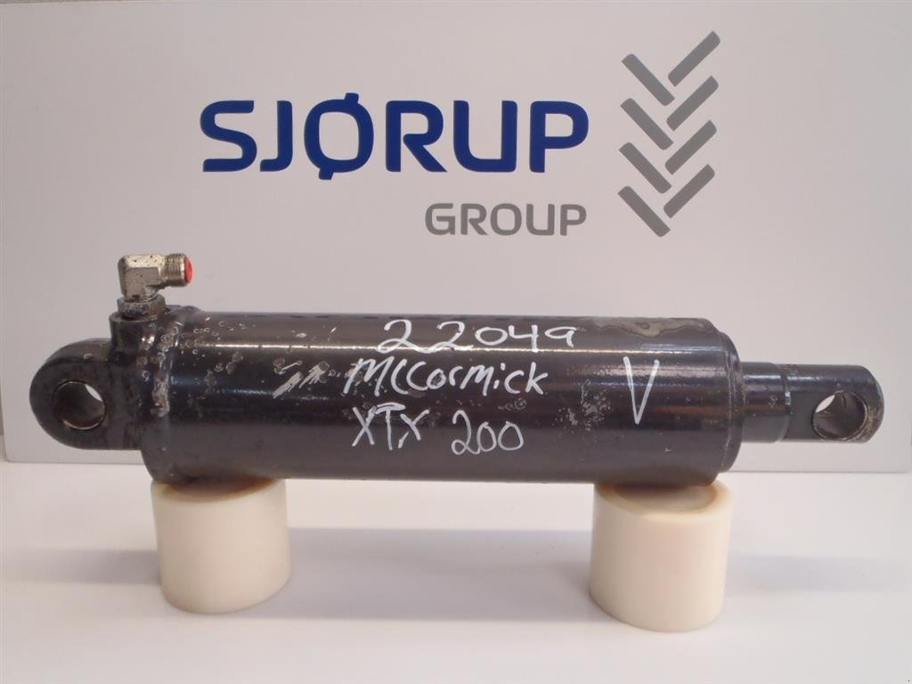 Sonstiges Traktorzubehör типа McCormick XTX 200 liftcylinder venstre, Gebrauchtmaschine в Viborg (Фотография 1)