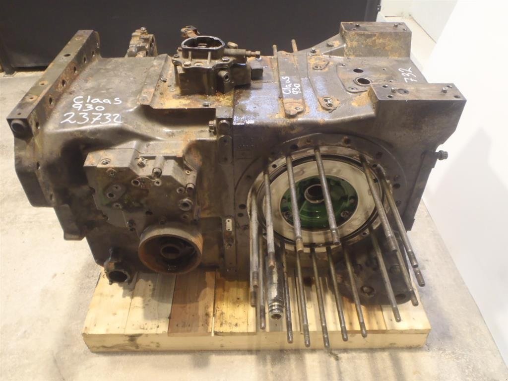 Sonstiges Traktorzubehör типа CLAAS Axion 930 c matic Bagtøj / Rear Transmission, Gebrauchtmaschine в Viborg (Фотография 6)