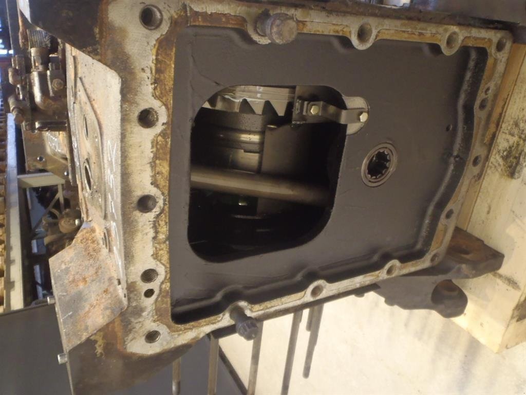 Sonstiges Traktorzubehör типа CLAAS Axion 930 c matic Bagtøj / Rear Transmission, Gebrauchtmaschine в Viborg (Фотография 3)