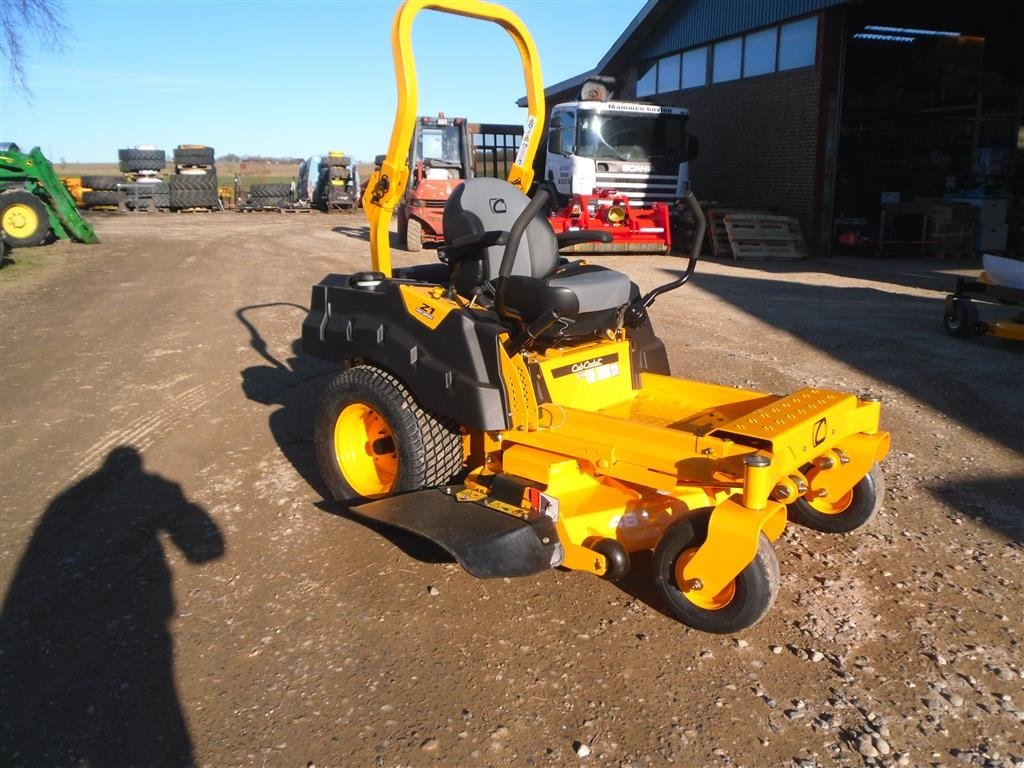 Sitzrasenmäher of the type Cub Cadet PRO Z1 122 m/ svejst klippe-bord, Gebrauchtmaschine in Bjerringbro (Picture 3)