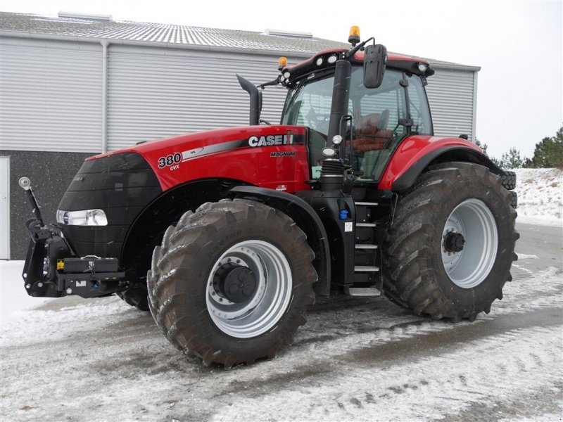 Case IH Magnum 380 CVX Traktor, 9200 SV