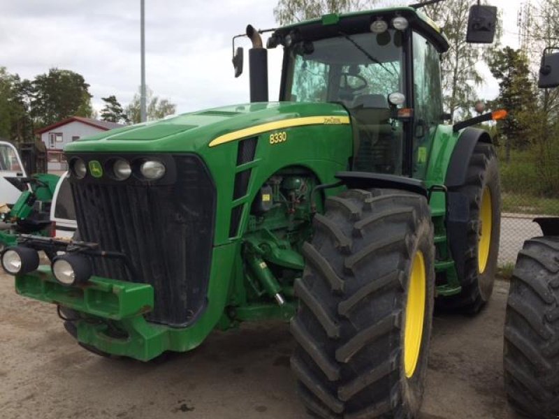 Traktor типа John Deere 8330AP, Gebrauchtmaschine в Västerås (Фотография 1)