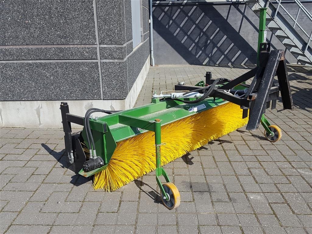Anbaukehrmaschine tipa Tuchel PLUS 2,3M HD OPSMLER hydr. sving, Gebrauchtmaschine u Jelling (Slika 1)