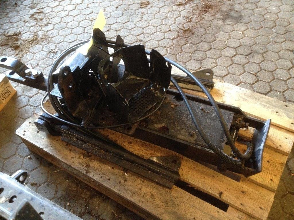 Sonstiges Traktorzubehör типа New Holland T6050 Hitchkrog hydr. udskud, Gebrauchtmaschine в Tinglev (Фотография 3)