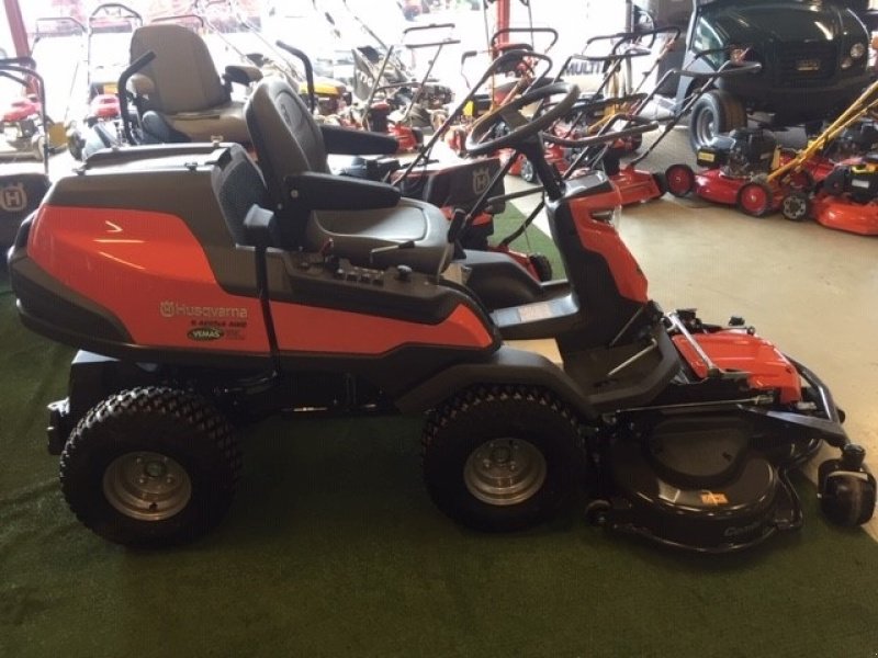 Rasentraktor van het type Husqvarna Husqvarna R 420TsX AWD, Gebrauchtmaschine in Vejle (Foto 1)