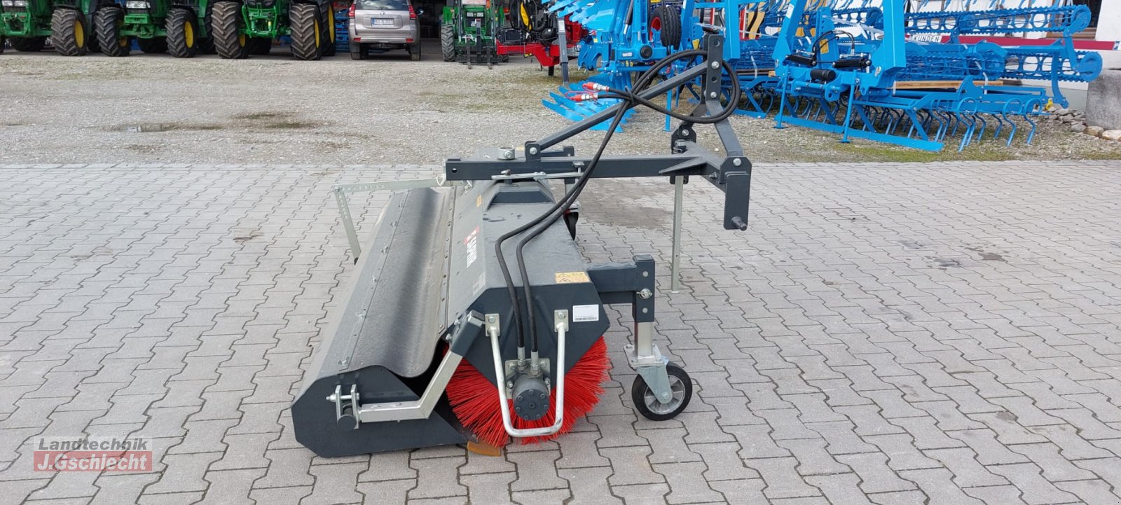 Anbaukehrmaschine of the type Saphir FKM 231, Neumaschine in Mühldorf (Picture 1)