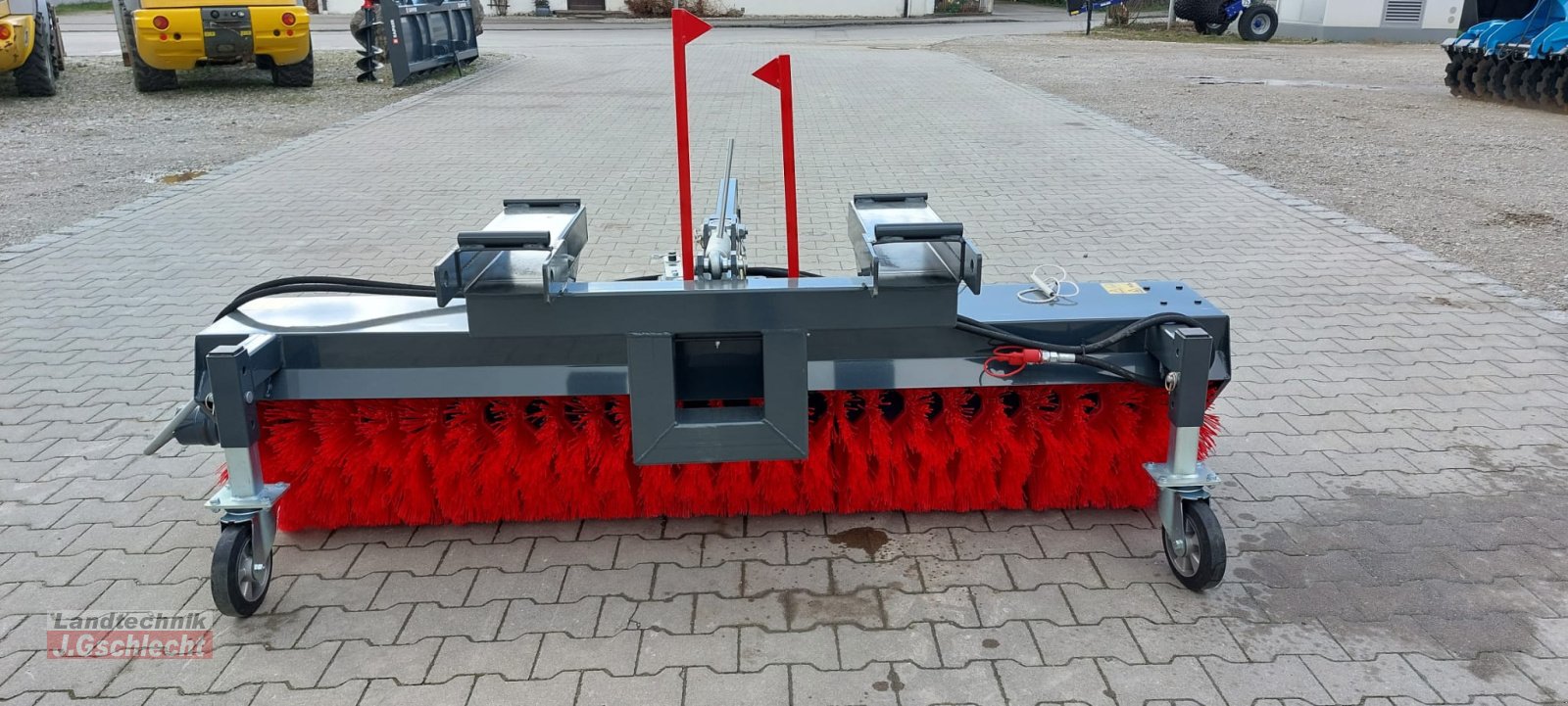 Anbaukehrmaschine des Typs Saphir FKM 231, Neumaschine in Mühldorf (Bild 7)