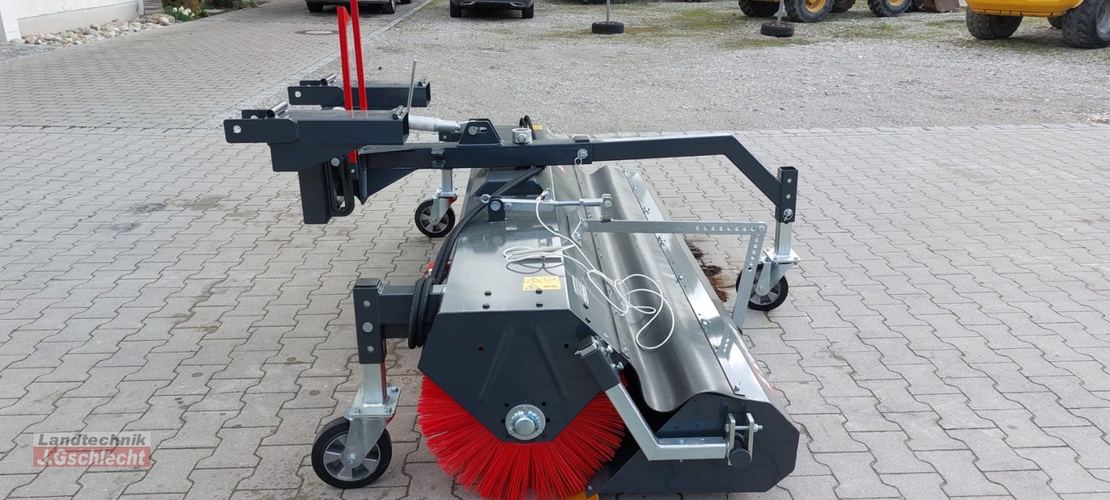 Anbaukehrmaschine of the type Saphir FKM 231, Neumaschine in Mühldorf (Picture 2)